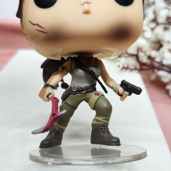 Funko Pop! Games Tomb Raider Lara Croft Figurine (#333) - Picture 5 of 6